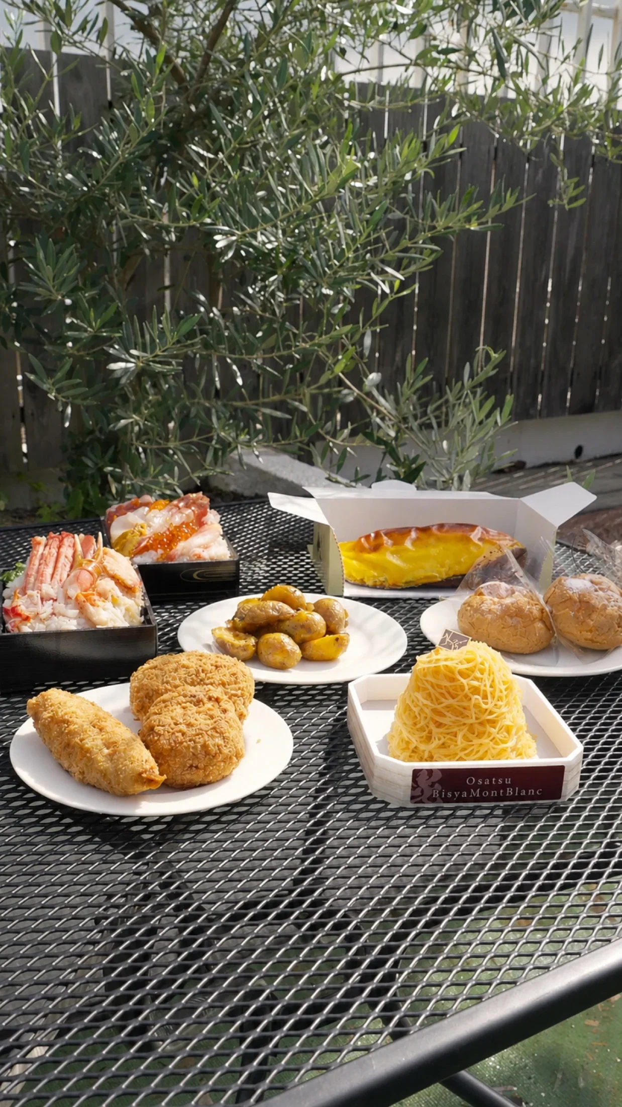 北海道物産の料理を並べたテーブル